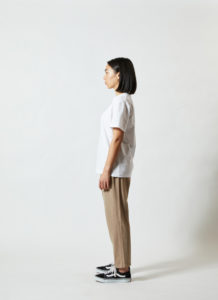 5.6オンス ハイクオリティー Tシャツ 女性 側面 着用イメージ
