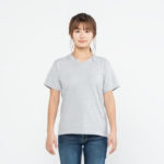 5.6オンス ヘビーウェイト VネックTシャツ 女性 Sサイズ 正面 着用イメージ