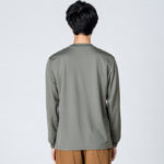 4.4オンス ドライロングスリーブTシャツ 男性 Lサイズ 背面 着用イメージ