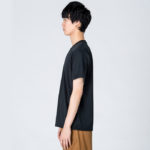 4.4オンス ドライVネックTシャツ 男性 Lサイズ 側面 着用イメージ