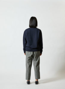 女性 背面 着用イメージ