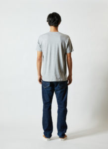 4.0オンスプロモーションTシャツ 男性 背面 着用イメージ
