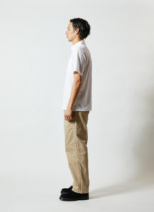 4.1オンス ドライアスレチック ポロシャツ（ボタンダウン）（ポケット付） 男性 側面 着用イメージ