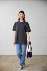 ピグメントTシャツ 女性 正面 着用イメージ