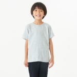 5.6オンス へビーウェイトTシャツ こども 120サイズ 正面拡大（モデル身長：118cm） 着用イメージ