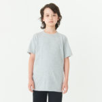 5.6オンス へビーウェイトTシャツ こども 150サイズ 正面拡大（モデル身長：137cm） 着用イメージ