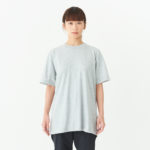 5.6オンス へビーウェイトTシャツ 女性 Mサイズ 正面拡大（モデル身長：154cm） 着用イメージ