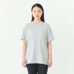 5.6オンス へビーウェイトTシャツ 女性 Mサイズ 正面拡大（モデル身長：166cm） 着用イメージ