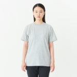 5.6オンス へビーウェイトTシャツ 女性 Sサイズ 正面拡大（モデル身長：166cm） 着用イメージ