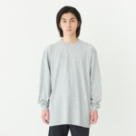 5.6オンス ヘビーウェイト長袖Tシャツ（＋リブ） 男性 2XLサイズ 正面拡大（モデル身長：180cm） 着用イメージ
