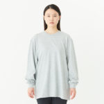 5.6オンス ヘビーウェイトLS-Tシャツ（+リブ） 女性 Lサイズ 正面拡大（モデル身長：166cm） 着用イメージ