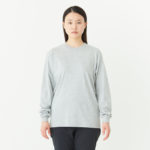 5.6オンス ヘビーウェイト長袖Tシャツ（＋リブ） 女性 Sサイズ 正面拡大（モデル身長：166cm） 着用イメージ