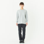 5.6オンス ヘビーウェイト長袖Tシャツ（＋リブ） 女性 XSサイズ 正面（モデル身長：154cm） 着用イメージ