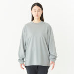 4.4オンス ドライロングスリーブTシャツ 女性 Lサイズ 正面拡大（モデル身長：166cm） 着用イメージ