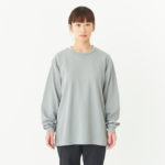 4.4オンス ドライロングスリーブTシャツ 女性 Mサイズ 正面拡大（モデル身長：154cm） 着用イメージ