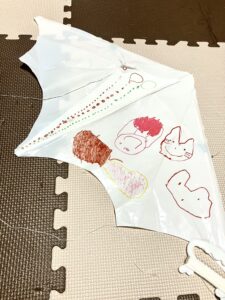 ウサギとチキン柄の凧～【アトムプリント】